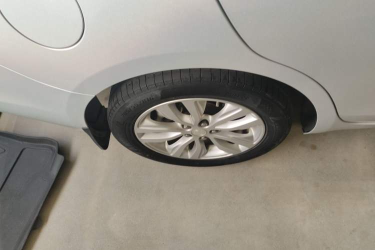 Used Buick GT 2021 Revised Version Flagship 1.5L Automatic Elite Edition Right Rear Wheel Hub