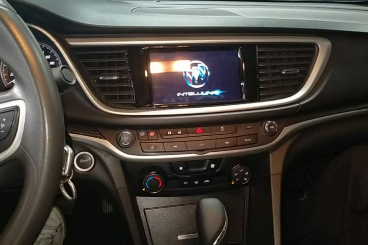 Used Buick GT 2021 Revised Version Flagship 1.5L Automatic Elite Edition Audio And AC Panel