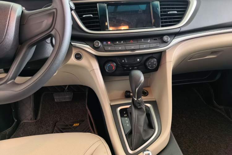 Used Buick GT 2021 Exemplar 1.5L Automatic Elite Version Audio And AC Panel