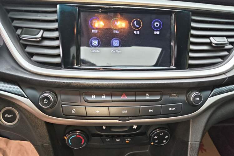 Used Buick GT 2021 Revised Version Flagship 1.5L Automatic Entry-Level Trim Audio And AC Panel