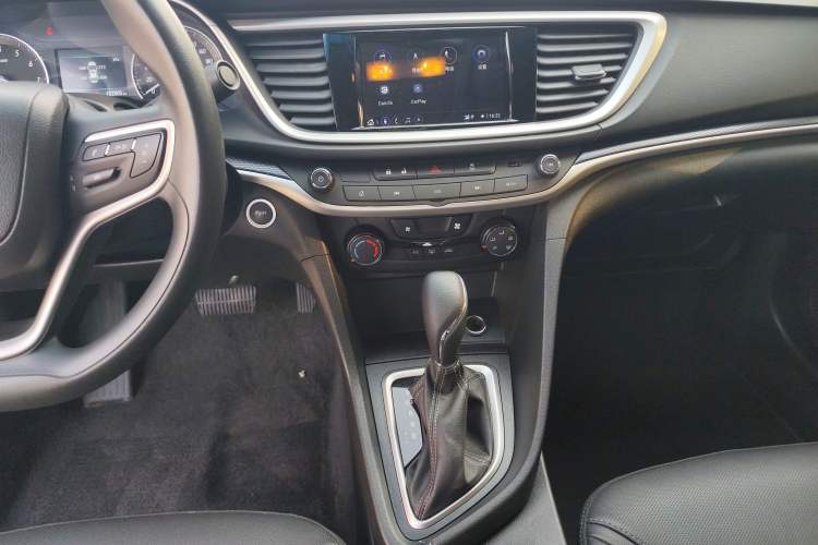 Used Buick GT 2021 Revised Version 1.3T Automatic Mild Hybrid Elite Edition Audio And AC Panel