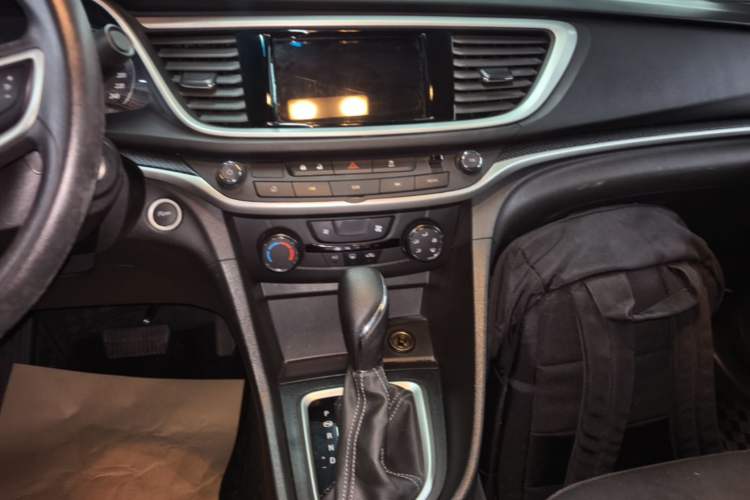 Used Buick GT 2021 Revised Version 1.3T Automatic Mild Hybrid Elite Edition Audio And AC Panel