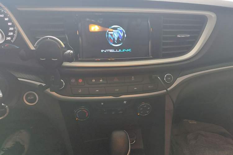 Used Buick GT 2021 Revised Version Flagship 1.5L Automatic Elite Edition Audio And AC Panel