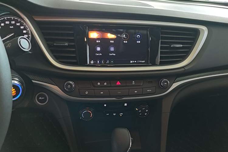 Used Buick GT 2021 Revised Version Flagship 1.5L Automatic Entry-Level Trim Audio And AC Panel