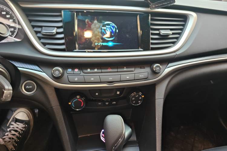 Used Buick GT 2021 Revised Version Flagship 1.5L Automatic Elite Edition Audio And AC Panel