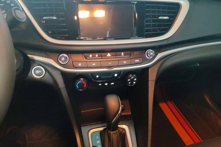Used Buick GT 2021 Revised Version Flagship 1.5L Automatic Elite Edition Audio And AC Panel
