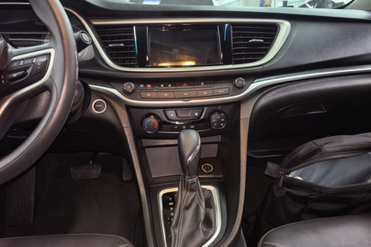 Used Buick GT 2021 Revised Version 1.3T Automatic Mild Hybrid Elite Edition Audio And AC Panel