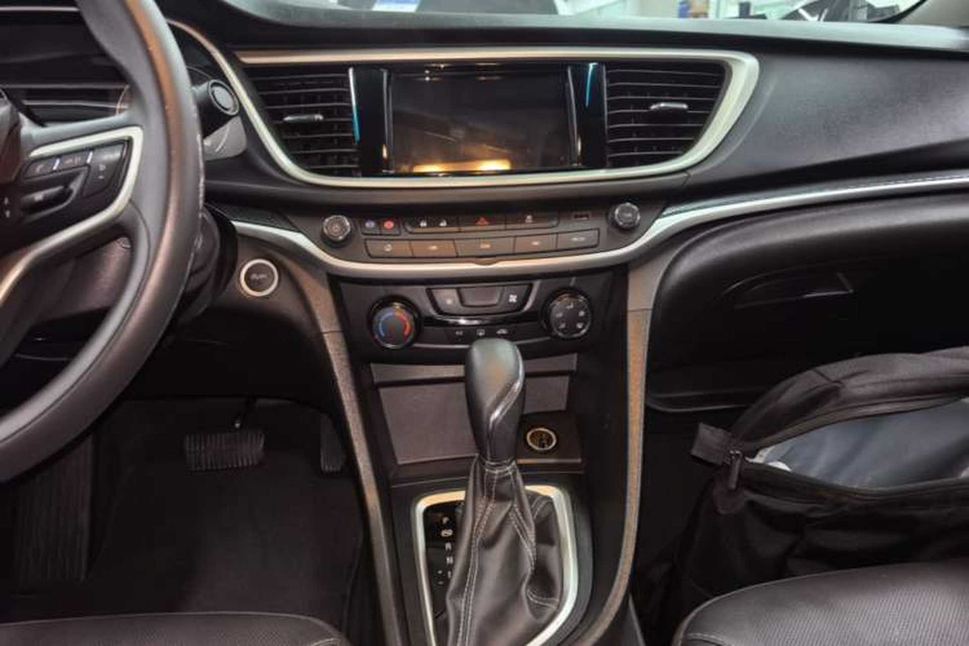 Used Buick GT 2021 Revised Version 1.3T Automatic Mild Hybrid Elite Edition Audio And AC Panel