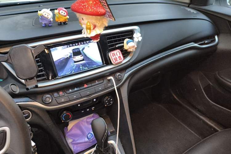 Used Buick GT 2021 Revised Version Flagship 1.5L Automatic Elite Edition Audio And AC Panel