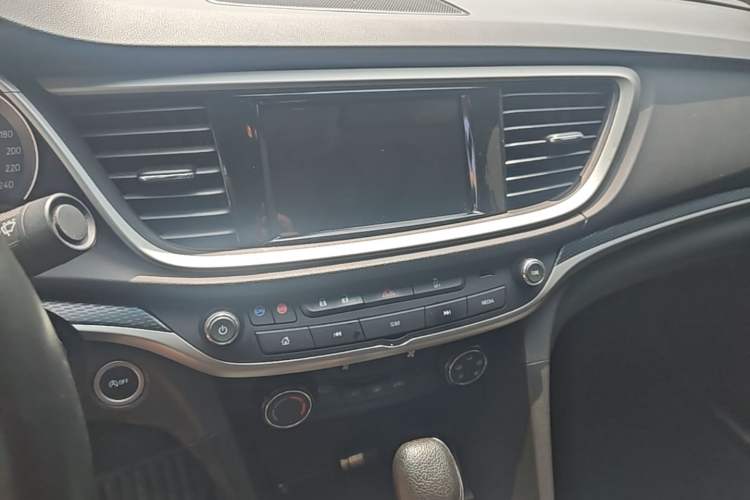 Used Buick GT 2021 1.3T Automatic Mild Hybrid Elite Version Audio And AC Panel