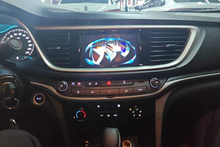 Used Buick GT 2021 Revised Version Flagship 1.5L Automatic Elite Edition Audio And AC Panel
