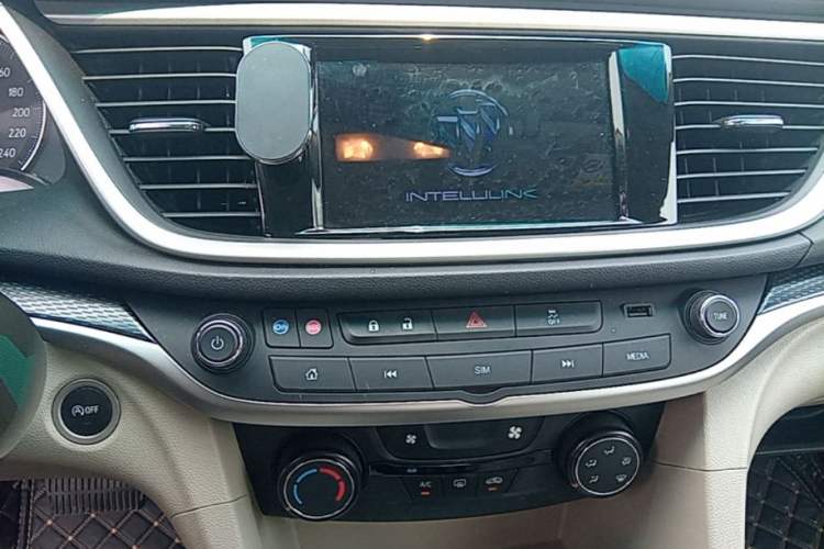 Used Buick GT 2021 Exemplar 1.5L Automatic Elite Version Audio And AC Panel