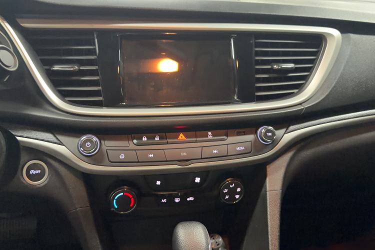 Used Buick GT 2021 Revised Version Flagship 1.5L Automatic Entry-Level Trim Audio And AC Panel
