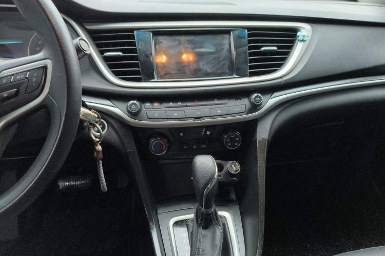 Used Buick GT 2021 Revised Version Flagship 1.5L Automatic Elite Edition Audio And AC Panel
