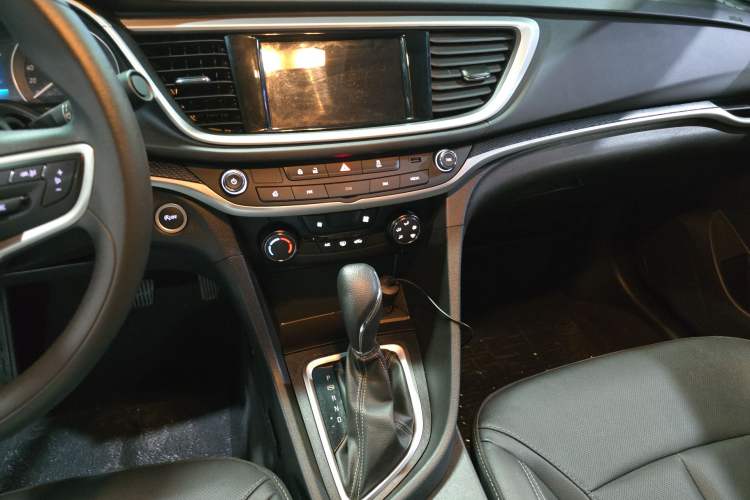 Used Buick GT 2021 Revised Version Flagship 1.5L Automatic Elite Edition Audio And AC Panel