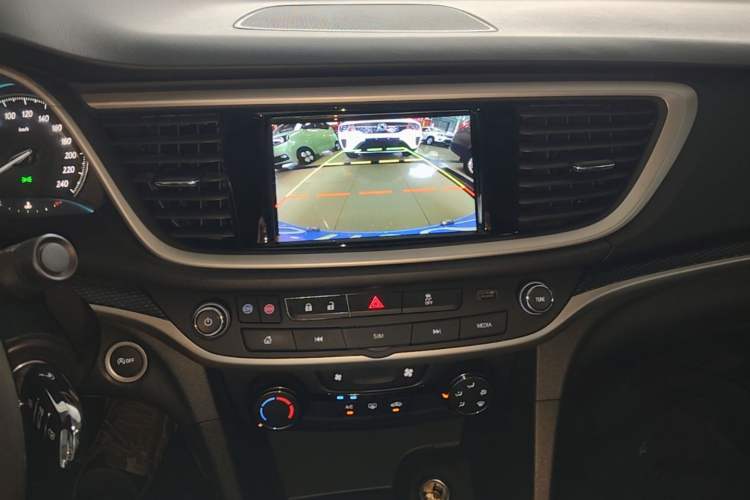 Used Buick GT 2021 Revised Version Flagship 1.5L Automatic Elite Edition Audio And AC Panel