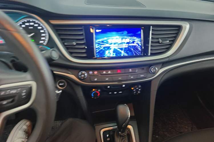 Used Buick GT 2021 Revised Version Flagship 1.5L Automatic Elite Edition Audio And AC Panel