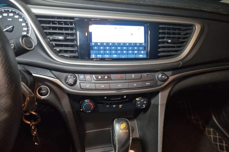 Used Buick GT 2021 Revised Version Flagship 1.5L Automatic Elite Edition Audio And AC Panel