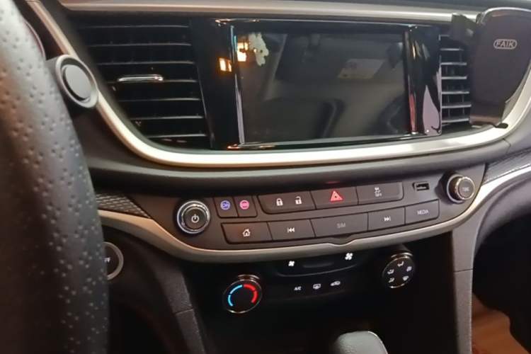Used Buick GT 2021 Revised Version Flagship 1.5L Automatic Elite Edition Audio And AC Panel