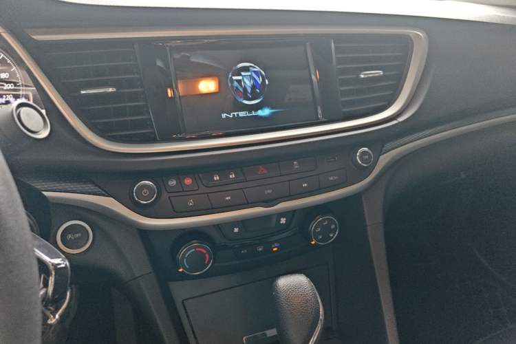 Used Buick GT 2021 Revised Version 1.3T Automatic Mild Hybrid Elite Edition Audio And AC Panel