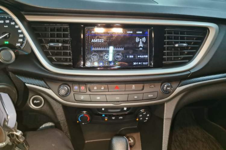 Used Buick GT 2021 Revised Version Flagship 1.5L Automatic Elite Edition Audio And AC Panel
