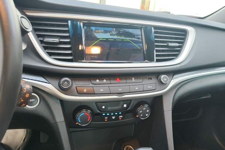 Used Buick GT 2021 Revised Version Flagship 1.5L Automatic Entry-Level Trim Audio And AC Panel