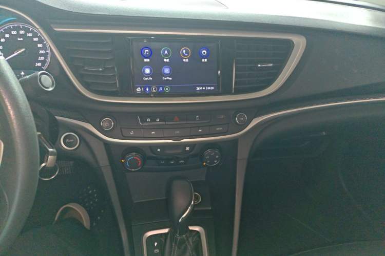 Used Buick GT 2021 Revised Version Flagship 1.5L Automatic Entry-Level Trim Audio And AC Panel
