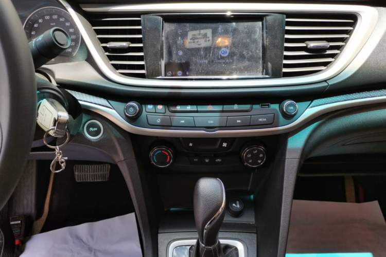 Used Buick GT 2021 Revised Version Flagship 1.5L Automatic Elite Edition Audio And AC Panel