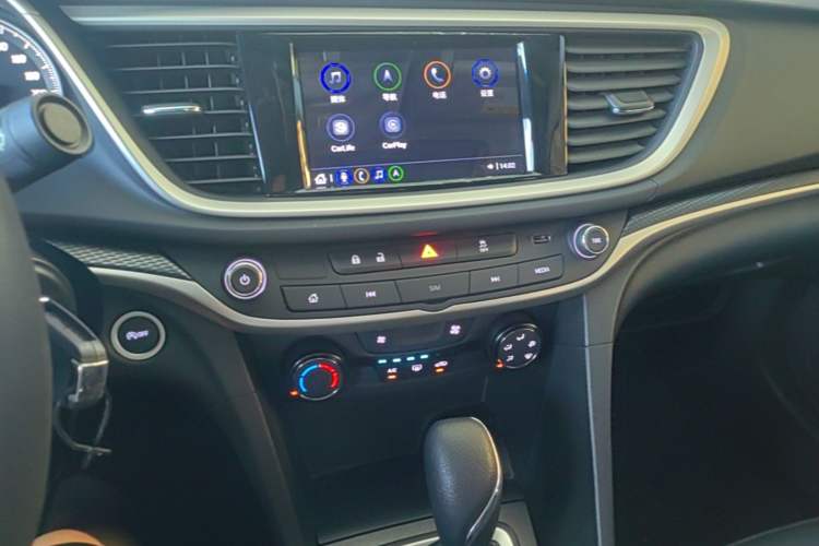 Used Buick GT 2021 Revised Version Flagship 1.5L Automatic Entry-Level Trim Audio And AC Panel