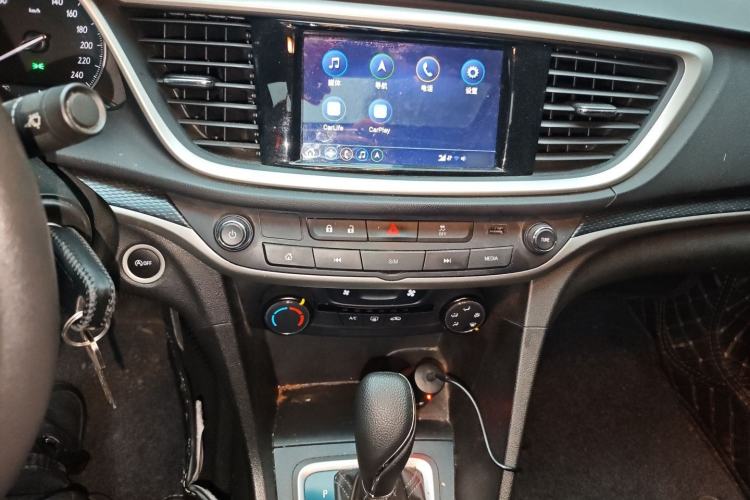 Used Buick GT 2021 Revised Version Flagship 1.5L Automatic Elite Edition Audio And AC Panel