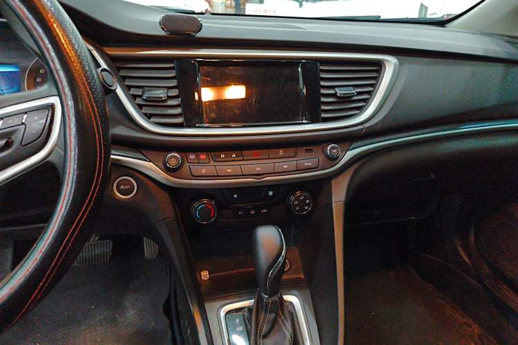 Used Buick GT 2021 1.3T Automatic Mild Hybrid Elite Version Audio And AC Panel