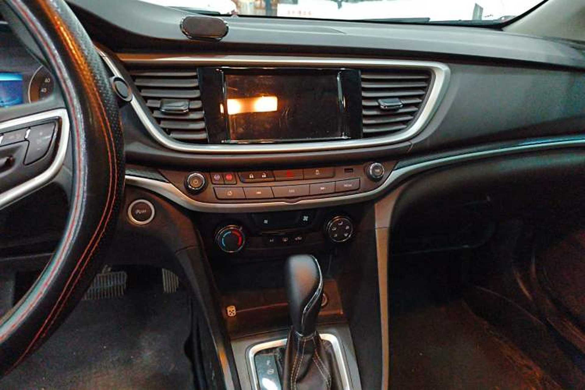Used Buick GT 2021 1.3T Automatic Mild Hybrid Elite Version Audio And AC Panel