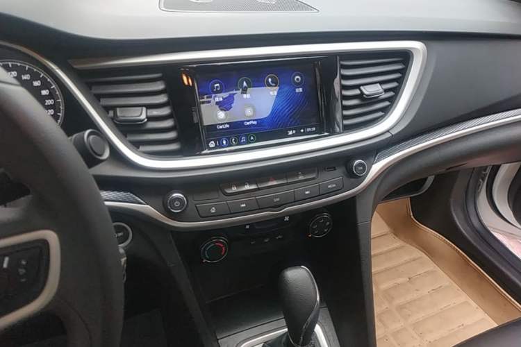 Used Buick GT 2021 Revised Version Flagship 1.5L Automatic Elite Edition Audio And AC Panel