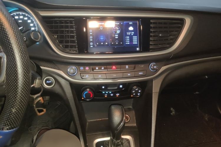 Used Buick GT 2021 Revised Version Flagship 1.5L Automatic Elite Edition Audio And AC Panel