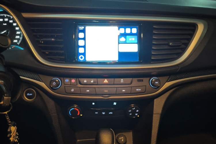 Used Buick GT 2021 Revised Version Flagship 1.5L Automatic Elite Edition Audio And AC Panel