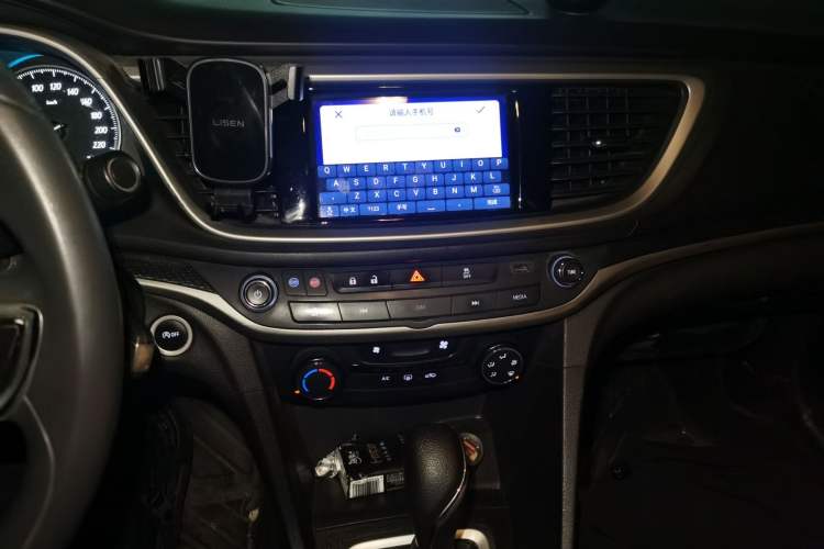Used Buick GT 2021 Revised Version Flagship 1.5L Automatic Elite Edition Audio And AC Panel