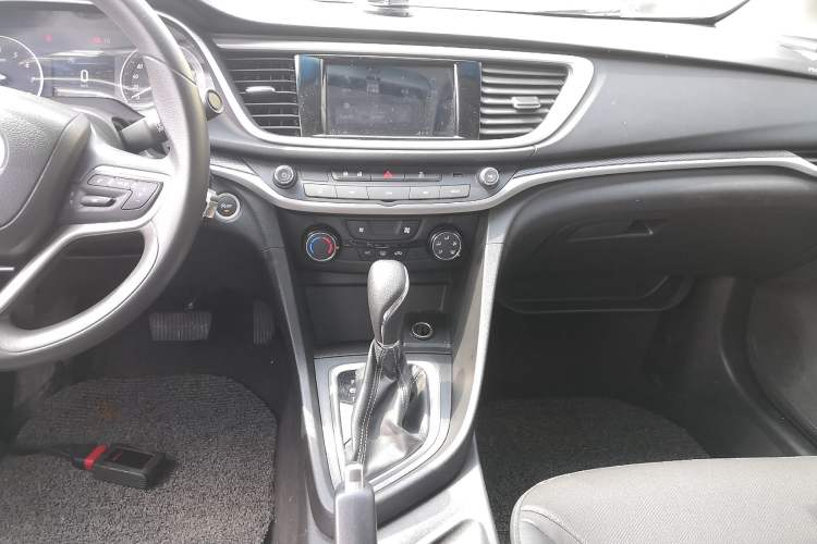 Used Buick GT 2021 Revised Version 1.3T Automatic Mild Hybrid Elite Edition Audio And AC Panel