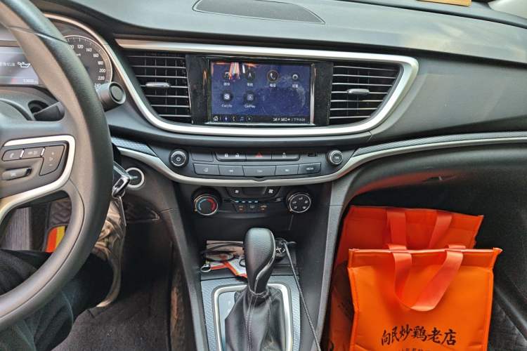Used Buick GT 2021 Revised Version Flagship 1.5L Automatic Elite Edition Audio And AC Panel