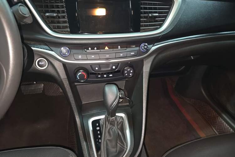 Used Buick GT 2021 Revised Version Flagship 1.5L Automatic Entry-Level Trim Audio And AC Panel