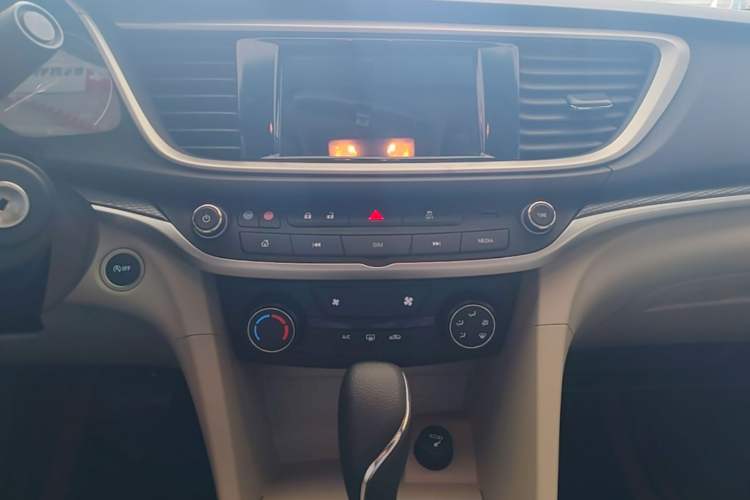 Used Buick GT 2021 Exemplar 1.5L Automatic Elite Version Audio And AC Panel
