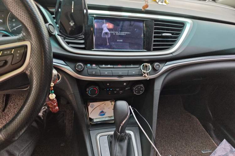 Used Buick GT 2021 Revised Version Flagship 1.5L Automatic Elite Edition Audio And AC Panel