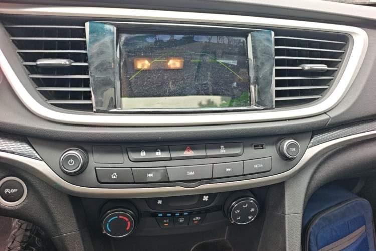 Used Buick GT 2021 Revised Version Flagship 1.5L Automatic Elite Edition Audio And AC Panel