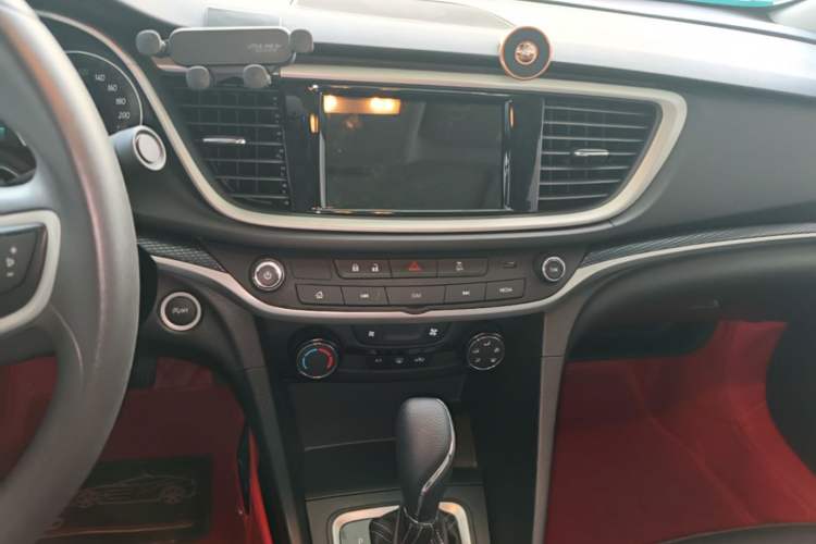Used Buick GT 2021 Revised Version Flagship 1.5L Automatic Elite Edition Audio And AC Panel