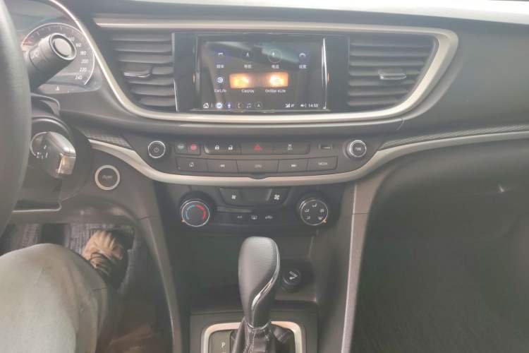 Used Buick GT 2021 Revised Version Flagship 1.5L Automatic Elite Edition Audio And AC Panel
