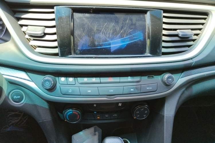 Used Buick GT 2021 1.3T Automatic Mild Hybrid Elite Version Audio And AC Panel