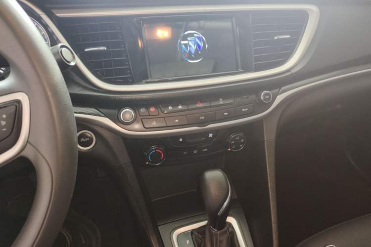 Used Buick GT 2021 Revised Version Flagship 1.5L Automatic Elite Edition Audio And AC Panel