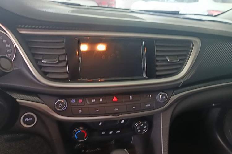 Used Buick GT 2021 Revised Version Flagship 1.5L Automatic Elite Edition Audio And AC Panel