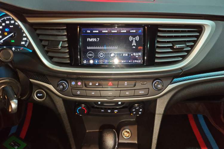 Used Buick GT 2021 Revised Version Flagship 1.5L Automatic Elite Edition Audio And AC Panel