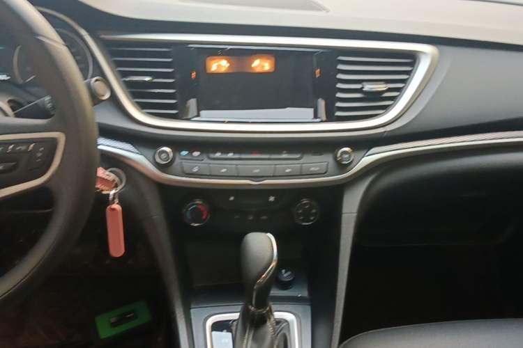 Used Buick GT 2021 Revised Version Flagship 1.5L Automatic Elite Edition Audio And AC Panel