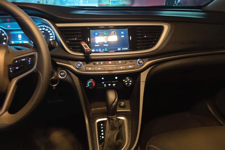 Used Buick GT 2021 Revised Version Flagship 1.5L Automatic Entry-Level Trim Audio And AC Panel